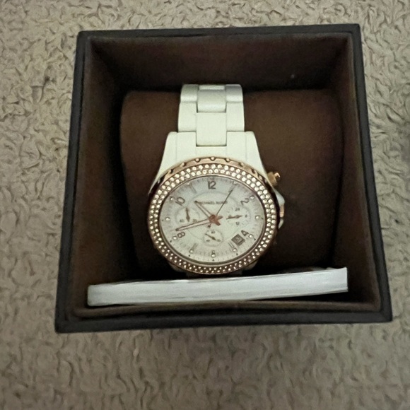 Michael Kors Elegant White and Rose Gold Women's Watch MK5379 - Picture 1 of 8